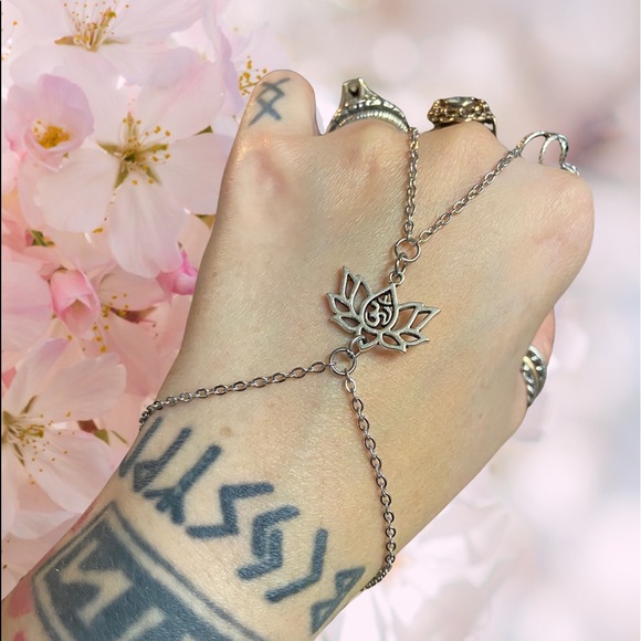 🔴 SALE ! red dot items are 2 for $25 . Bundle more than 3 and its $10 each 🙂 - Picture 6 of 9